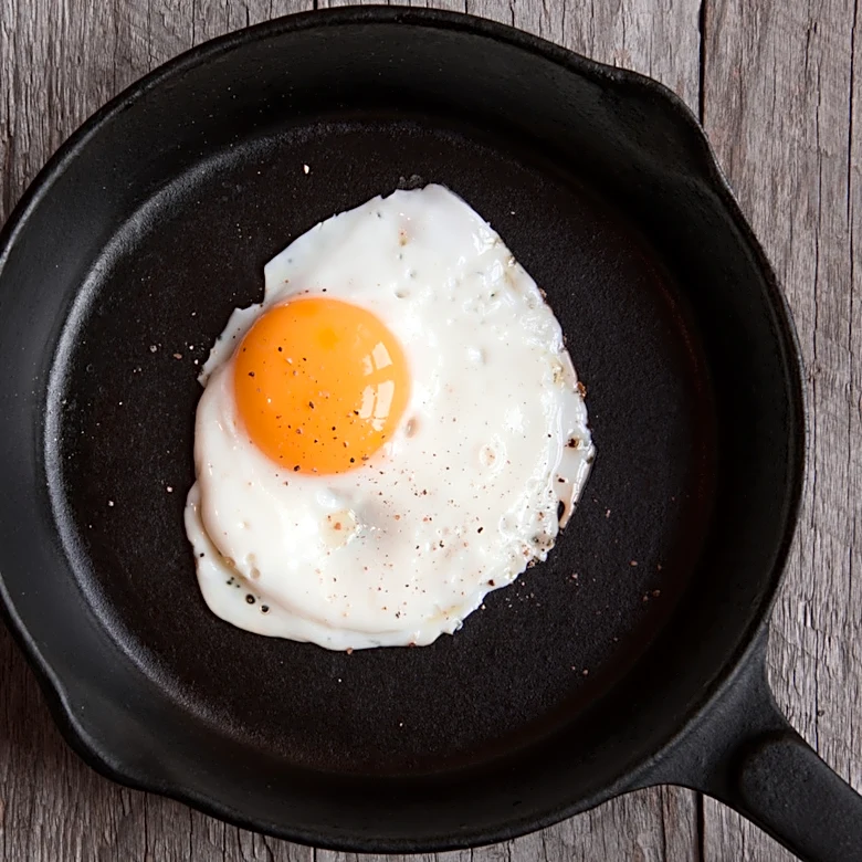 3 Disadvantages Of Making Eggs On A Cast Iron