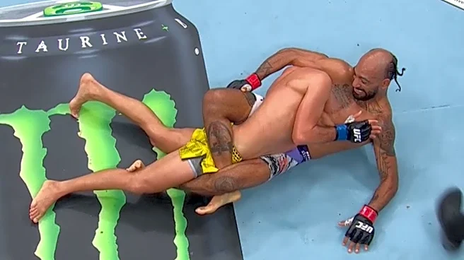 UFC 330 video: Charles Johnson hits Scottish twister on Eduardo Chapolin