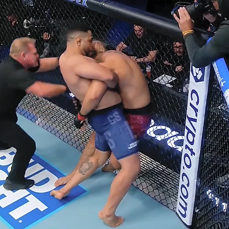 DWCS 89 video: Guilherme Uriel wins by standing choke in 50 seconds