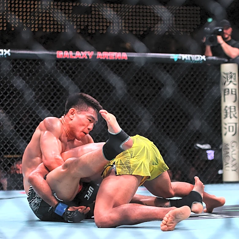UFC Shanghai full fight: Song Yadong taps Deiveson Figueiredo on home soil