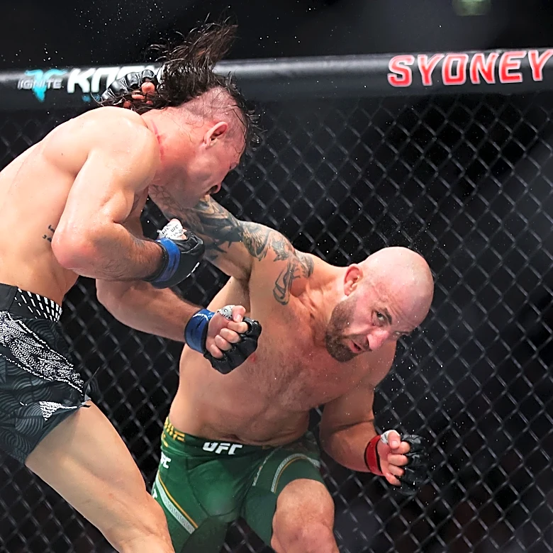 Alexander Volkanovski warns Movsar Evloev: 'Don't you dare try to strike with me'