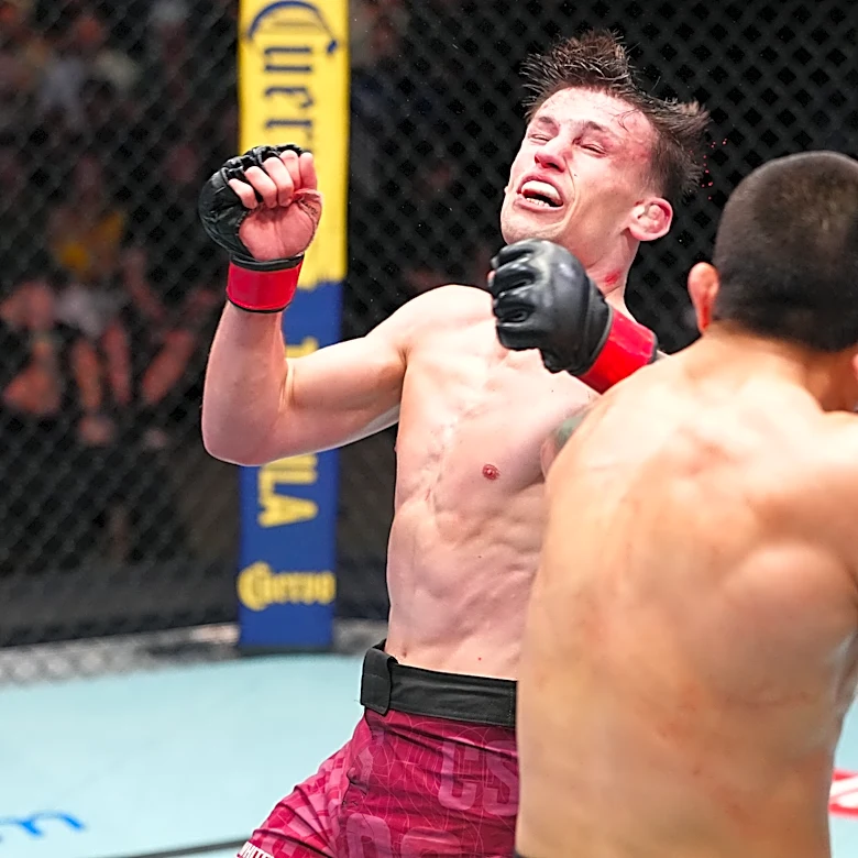 DWCS video: Silvestre Sanchez cracks Liam McCracken with fight-ending left hand