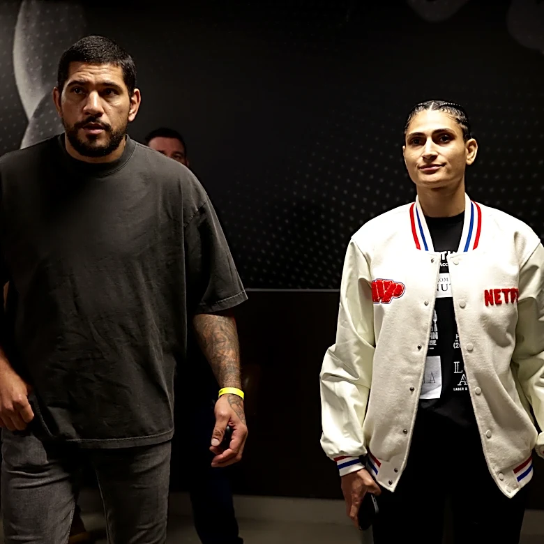 Sister of 'Poatan' Aline Pereira fights muay Thai prodigy on Dana White's Contender Series