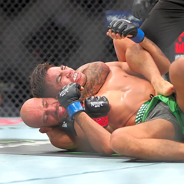 Noche UFC results: Jean Silva taps Jose Delgado with one-armed choke