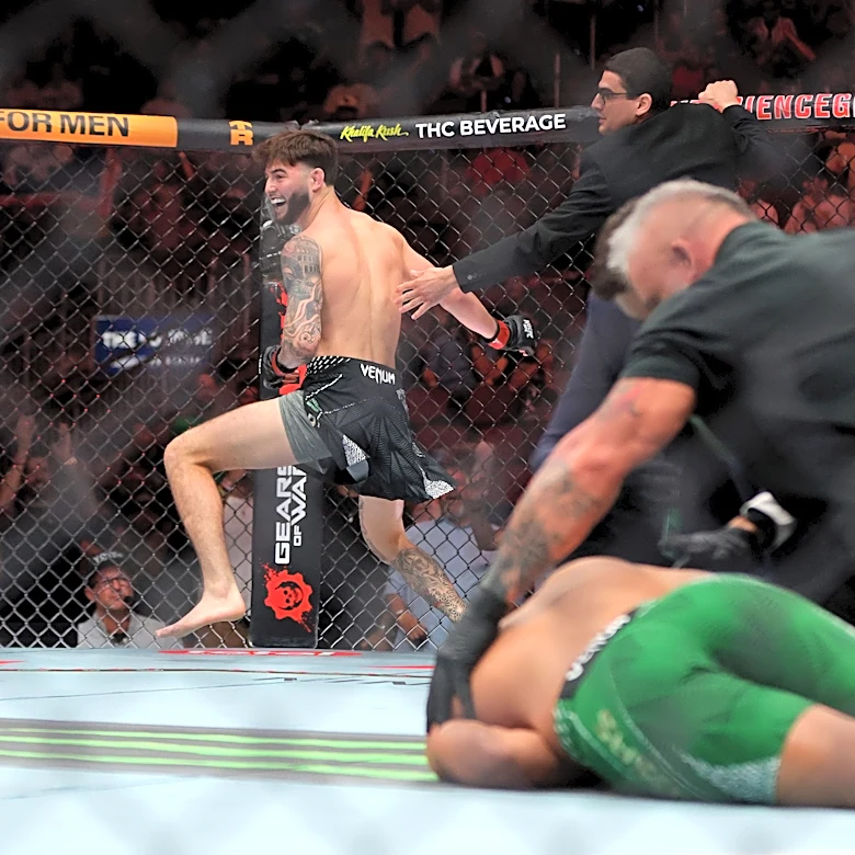 Video, poll: What was the best stoppage at Noche UFC?