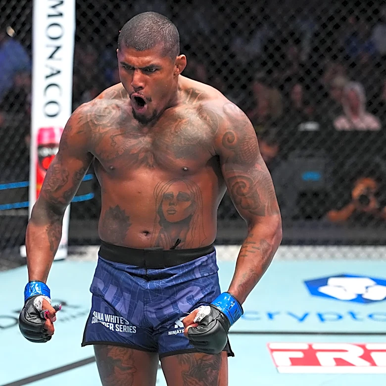 DWCS video: Igor Cavalcanti finishes Oscar Revello in 98 seconds