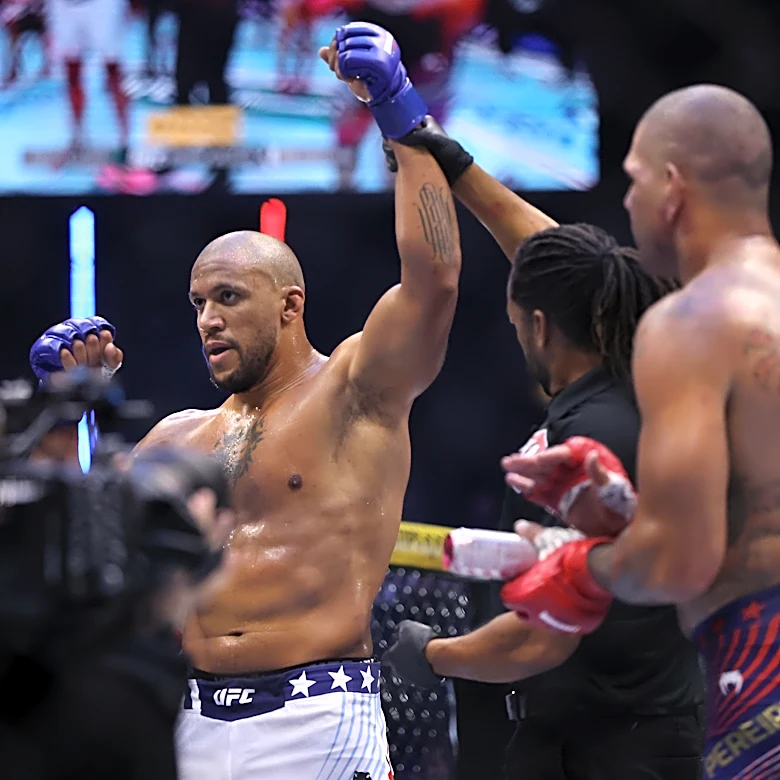 Dana White shares surprising update on UFC heavyweight title picture