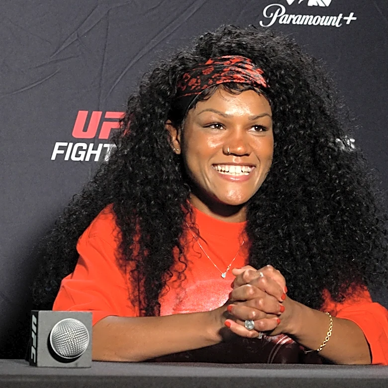 Valesca Machado: 'Tina Black' is the lioness inside the octagon