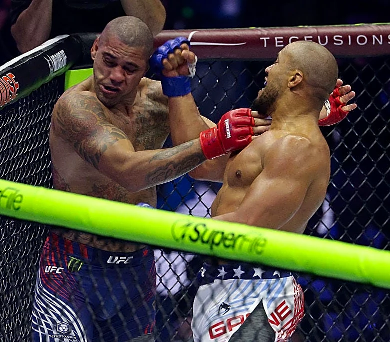 Famed coach worries about Alex Pereira handling heavyweight power