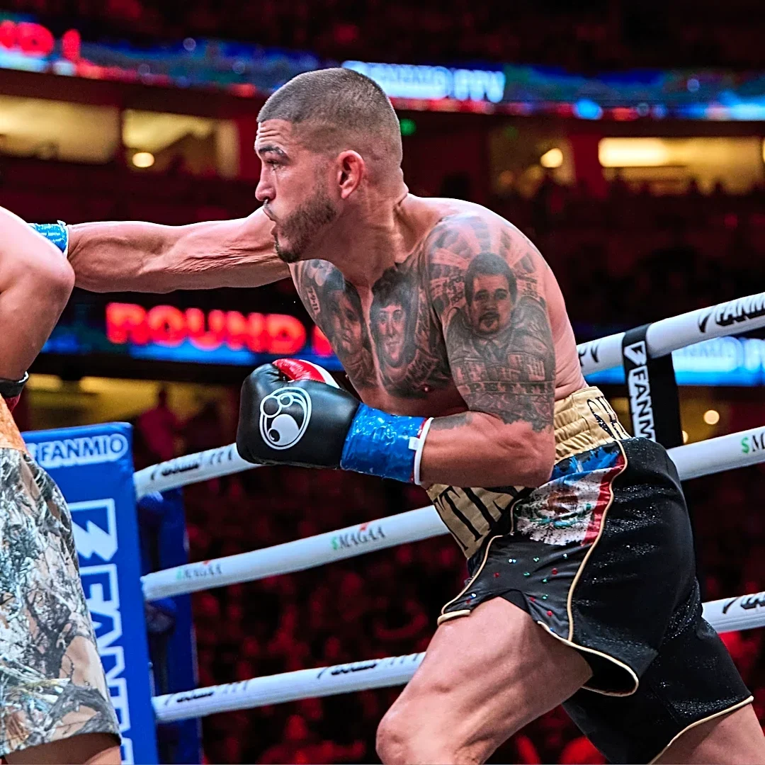 Ex-UFC champ Anthony Pettis books boxing match in India