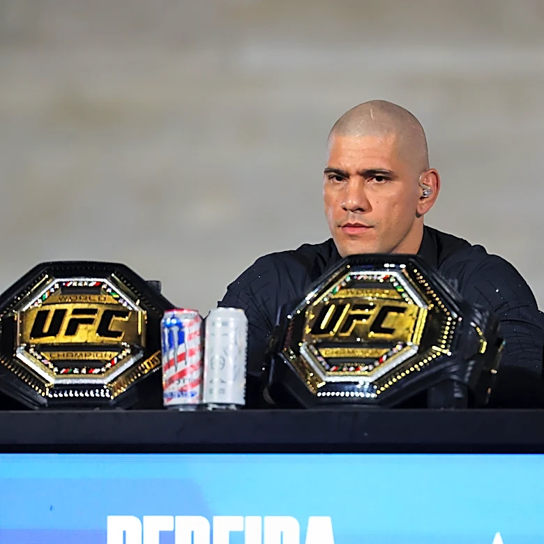 UFC heavyweight legend believes Alex Pereira can win third division title