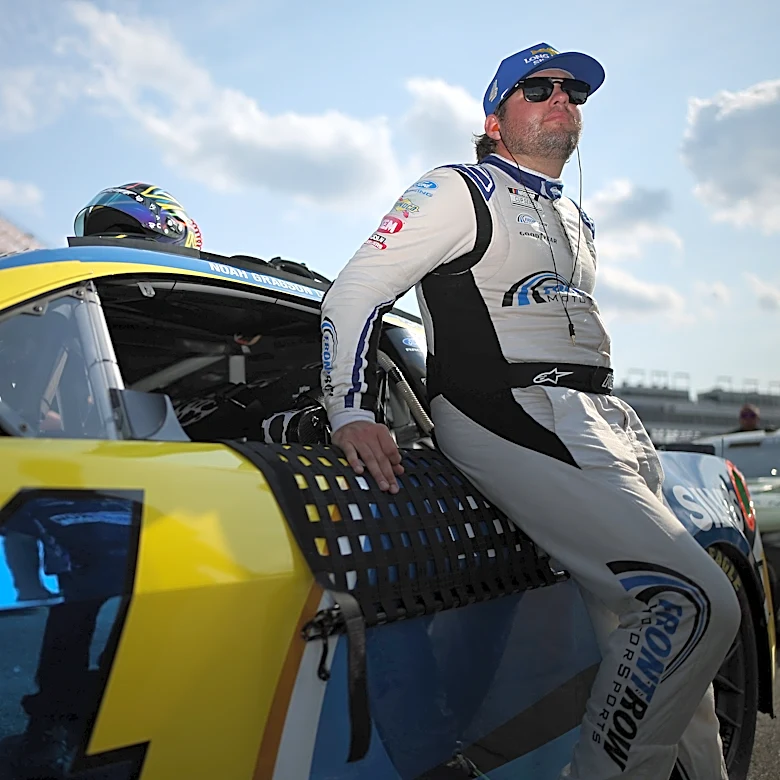 Noah Gragson signs contract extension with Front Row Motorsports