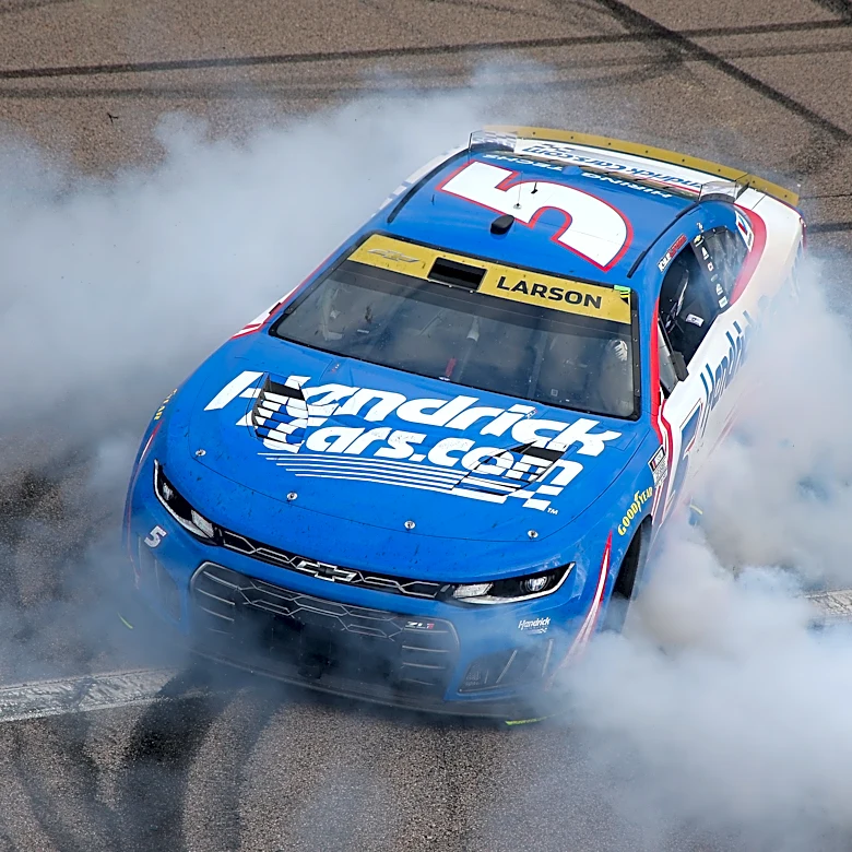 Kyle Larson controls Chase after win at Kansas in 2026