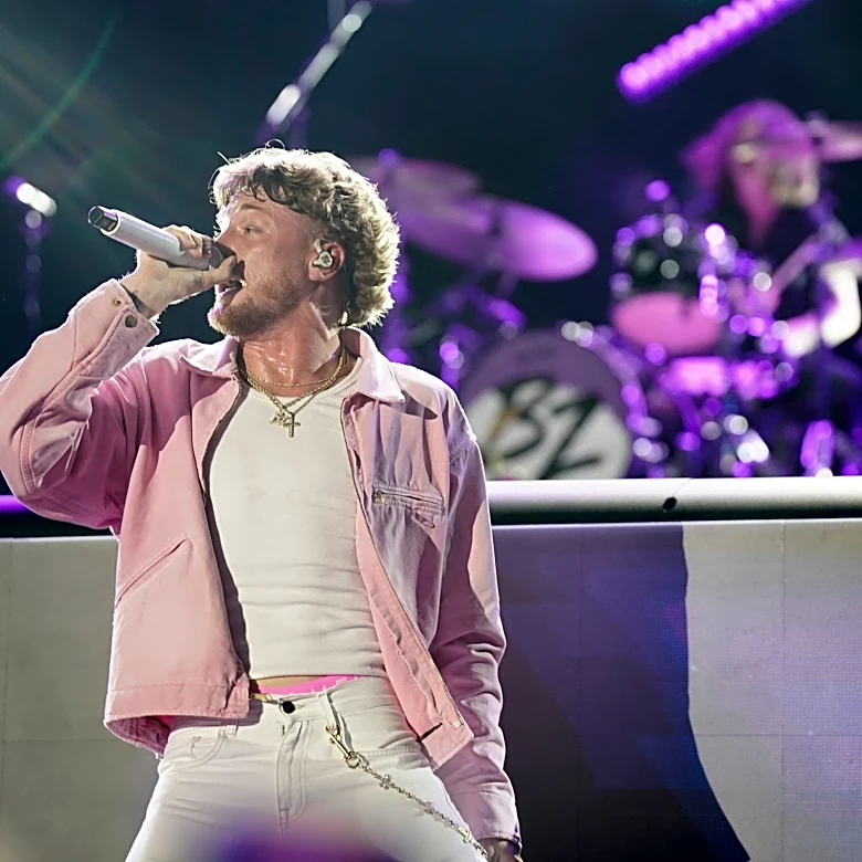 Bailey Zimmerman cancels tour over 'important family matters'