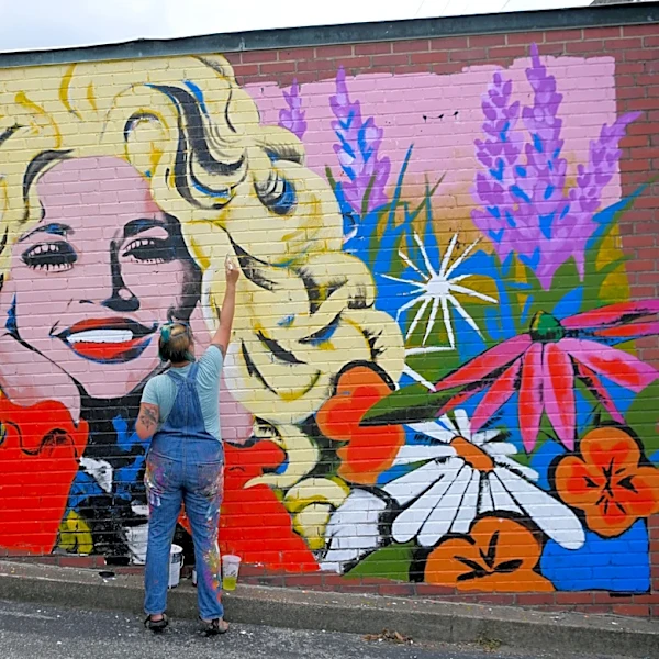 Dolly Parton mural defaced in East Nashville; video captures vandal