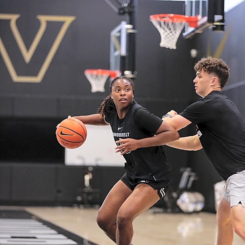 Exclusive: How team culture helped Vanderbilt basketball land transfer Vernell Atamah