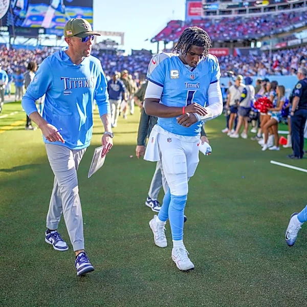 Weather delay at Nissan Stadium for lightning before Titans scrimmage