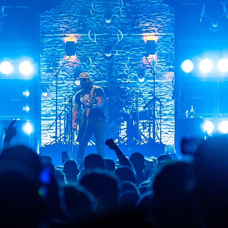 Koe Wetzel proves he can 'sang' at sold-out Bridgestone Arena concert