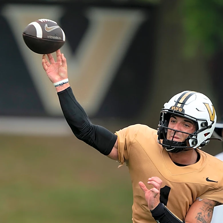 What Vanderbilt football's Blaze Berlowitz decision means for 2026, Jared Curtis