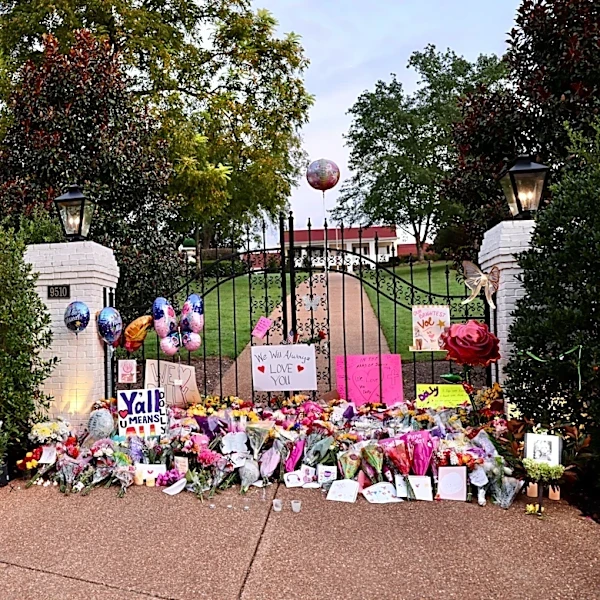 Memorial grows at Dolly Parton's Brentwood home