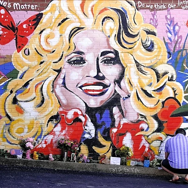 Dolly Parton honored with half-staff flags in Tennessee. How long?