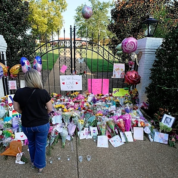 Dolly Parton's Nashville-area home draws tributes. Here's how to best honor her