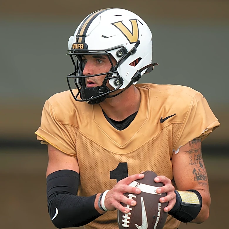 Why Blaze Berlowitz will start at QB for Vanderbilt football, Jared Curtis role
