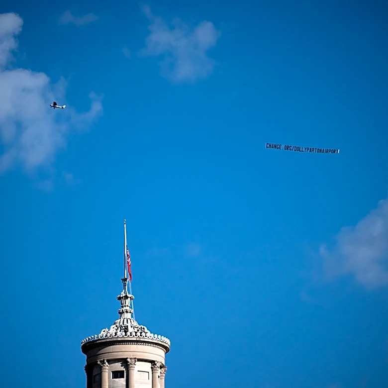 A bird? A plane? Dolly Parton Airport banner takes to Nashville skies