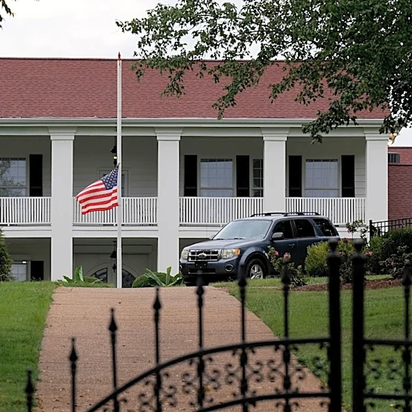 Mississippi mayor pushes back on lowering flags to honor Dolly Parton