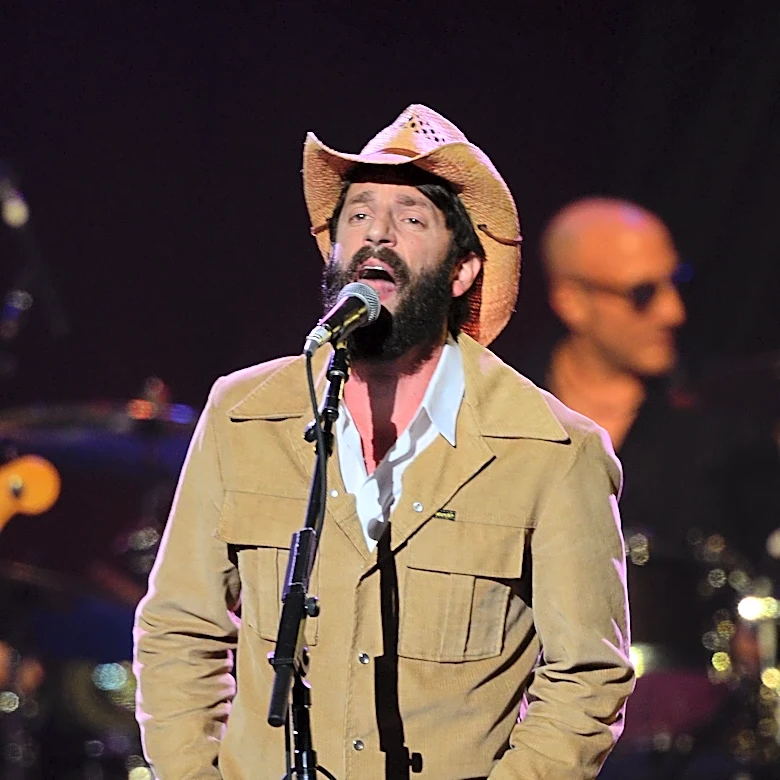 Ray LaMontagne collapses onstage at the Ryman during Nashville concert