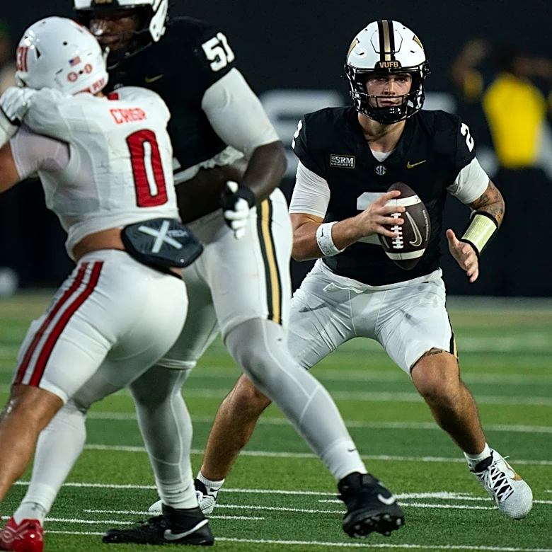 Why Vanderbilt football still plans to play two quarterbacks vs Delaware