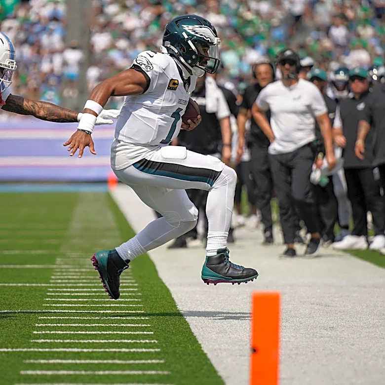 How hot was turf for Titans vs. Eagles? ‘It just sucks everything out of you’