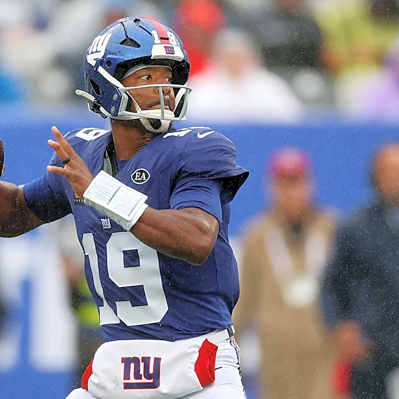 Jameis Winston, Cam Skattebo collide during handoff in Giants vs Titans game