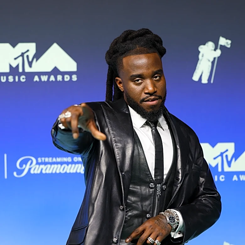 Shaboozey lights up MTV VMAs with performance of 'Cowgirl' and 'High Noon'