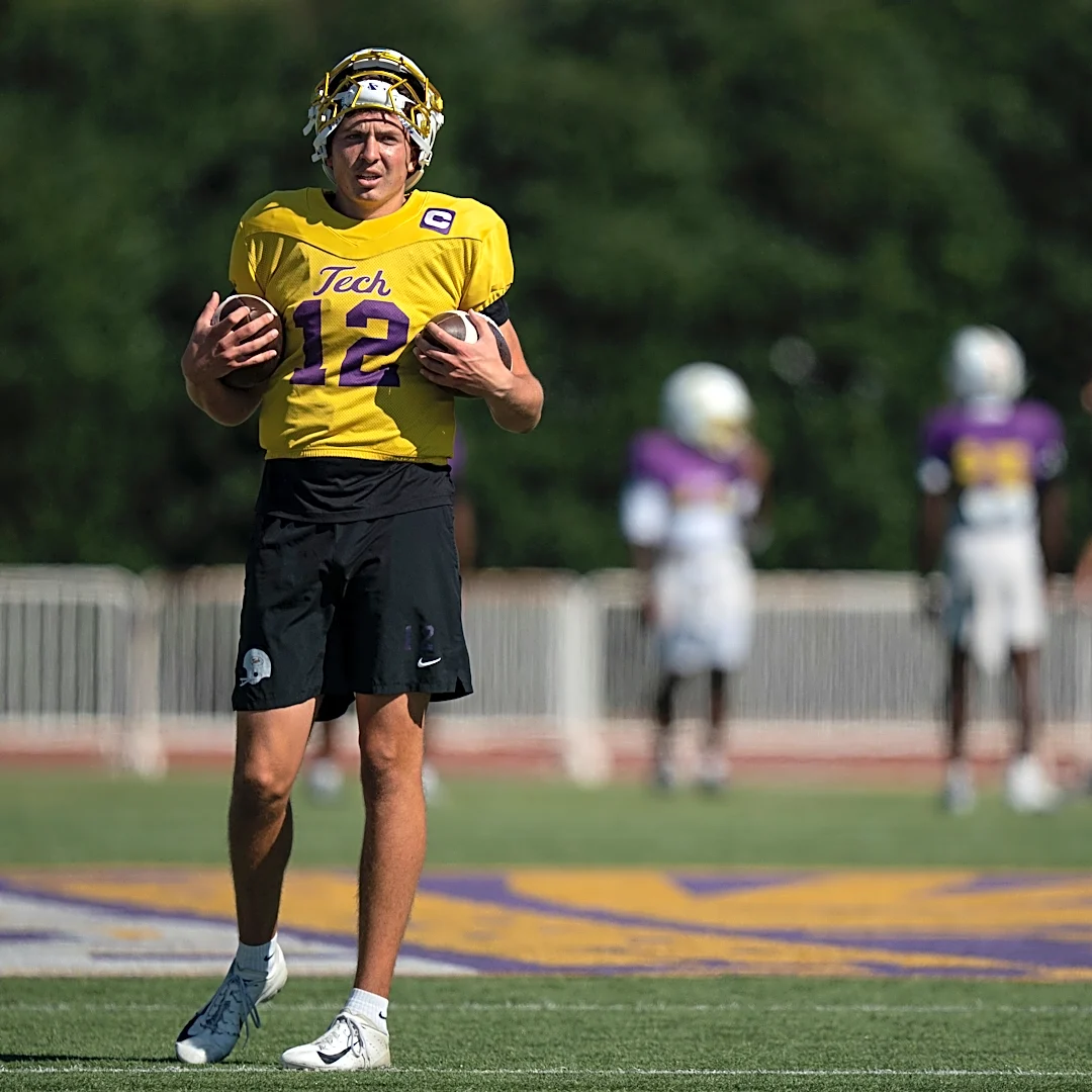 Meet Tennessee Tech football QB Jax Leatherwood, who has offense's best view at 6-8