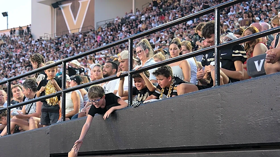 Spectator runs on to field, tackled in Vanderbilt football game vs Arkansas
