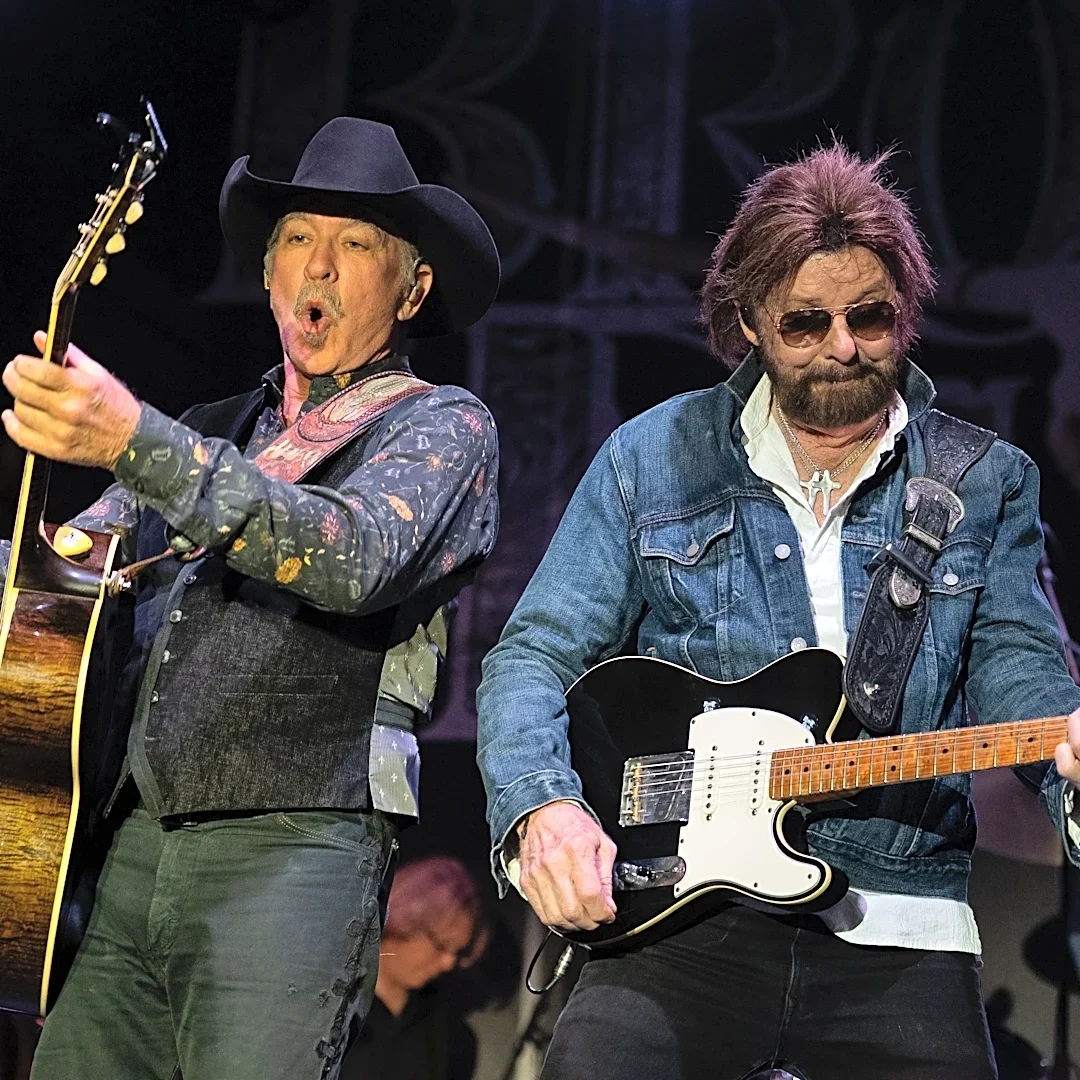 Brooks & Dunn play free concert to mark 35 years of 'Brand New Man'