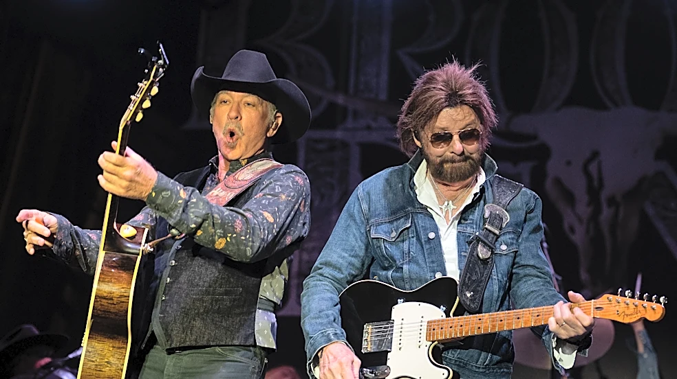 Brooks & Dunn play free concert to mark 35 years of 'Brand New Man'