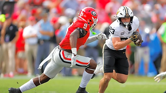 Running back Evan Hampton leaves Vanderbilt football vs Kentucky with injury