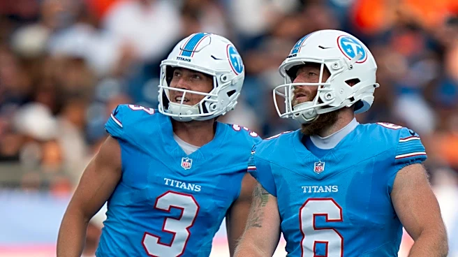 Tommy Townsend injury update, Titans punter grabs left knee after punt