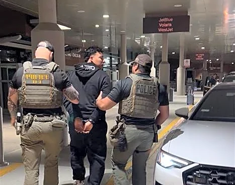 ICE says man arrested at Nashville airport was not Lyft driver