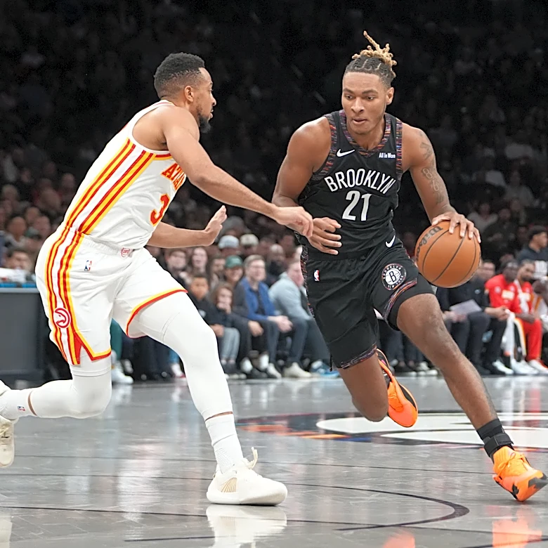 What is the case for the Nets extending Noah Clowney's contract?