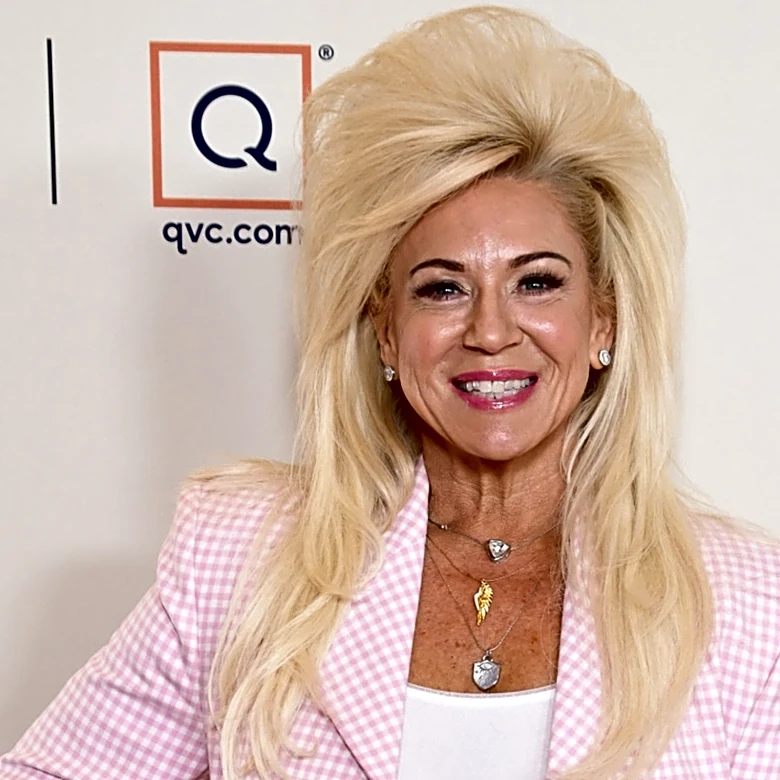 Long Island Medium Star Theresa Caputo Looks So Different Without Makeup