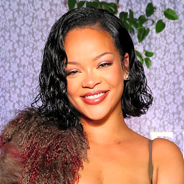 Even Rihanna Can Recognize When She's Worn A Fashion Flop
