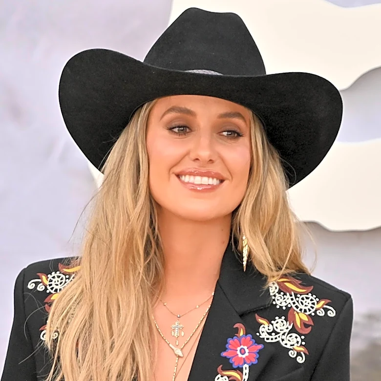 Country Superstar Lainey Wilson Is Still Absolutely Stunning Without Her Hair Extensions
