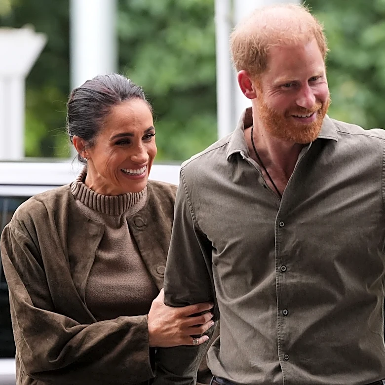 Harry & Meghan's Multi-Bed Jet Ride To The UK Reportedly Cost Some Serious Coin