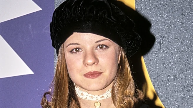 This '90s Bombshell Looks Almost Unrecognizable After Ditching The Spotlight