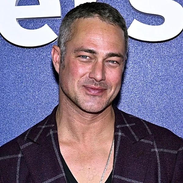Chicago Fire Star Taylor Kinney's Wife Is An Absolutely Stunning Model