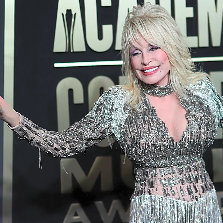 The Rare Times The World Saw Dolly Parton In Short Sleeves (Or None At All)