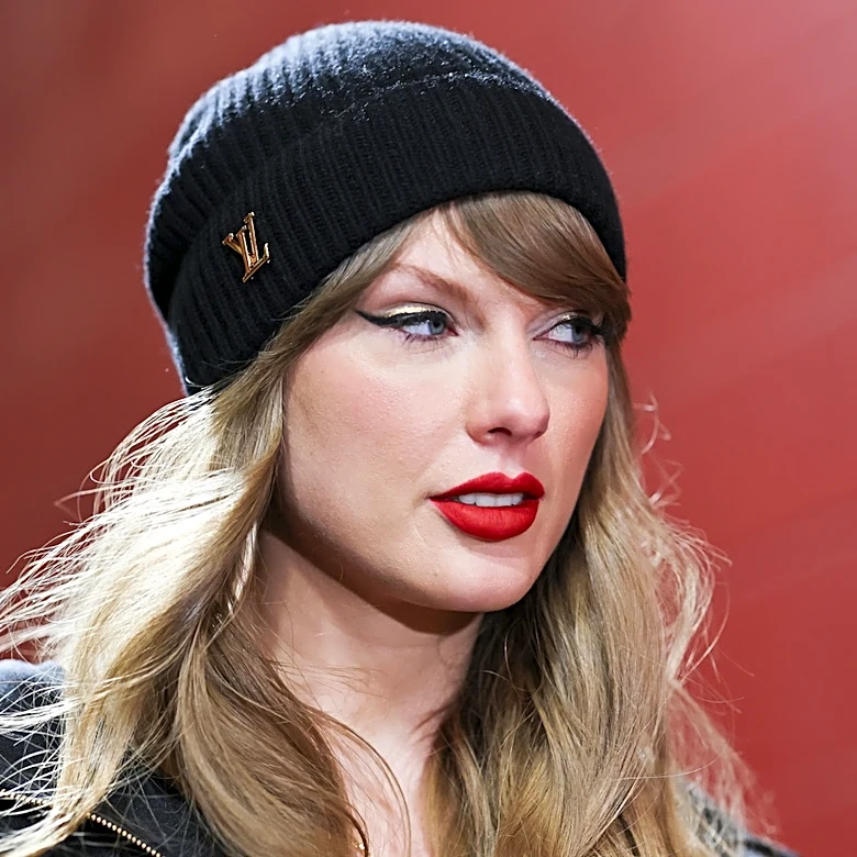 The Internet Leaps To Taylor Swift's Defense Over Misinterpreted 6-Word Chiefs Shout